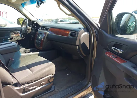 2011 Chevrolet Suburban 1500 Ls z USA, uszkodzony, nr VIN 1GNSKHE32BR392103